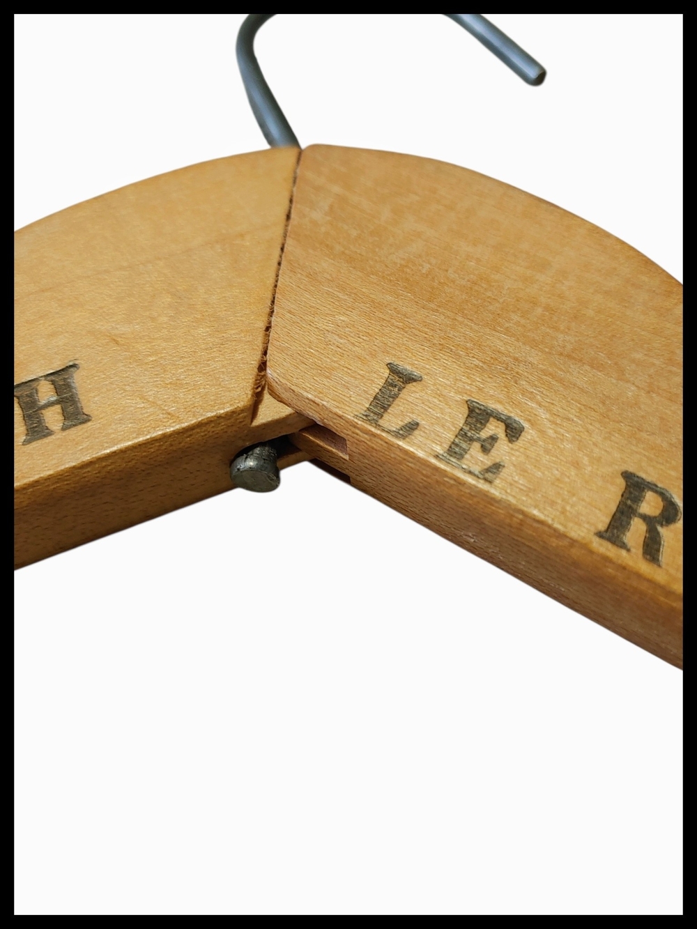 Vintage Wooden Hotel Hanger - The Queen Elizabeth / Le Reine Elizabeth Montreal - Picture 3 of 8